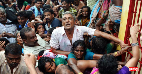 ভারতের উত্তর প্রদেশে ধর্মীয় অনুষ্ঠানে&nbsp;শতাধিক পূণ্যার্থীর মৃত্যু