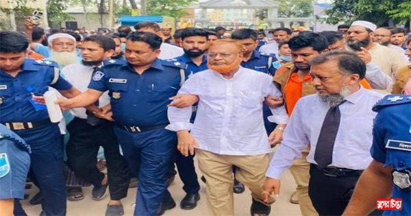 ৬ মামলায় আদালতে গিয়াসউদ্দিনের হাজিরা