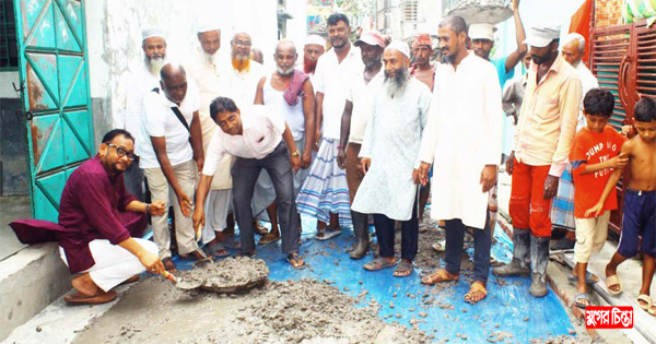 রাস্তার সিসি ঢালাইয়ের কাজের উদ্বোধন করলেন চেয়ারম্যান ফাইজুল&nbsp;
