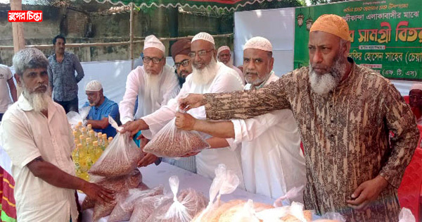 ফরাজীকান্দায় জাকির চেয়ারম্যানের &nbsp;উদ্যোগে ইফতার সামগ্রী বিতরণ