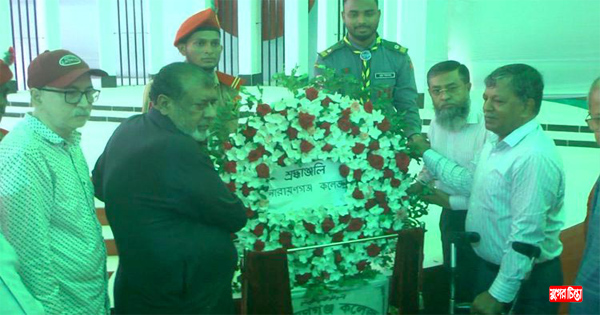 না.গঞ্জ কলেজ প্রাঙ্গণে নির্মিত শহীদ মিনার উদ্বোধন