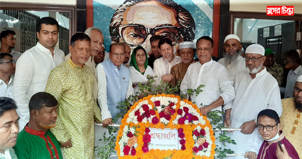 বঙ্গবন্ধু&rsquo;র প্রতিকৃতিতে জেলা আওয়ামীলীগের শ্রদ্ধা নিবেদন