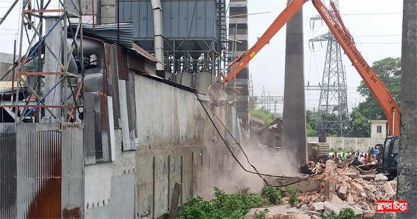 ধলেশ্বরীর তীরে আরো অর্ধশত অবৈধ স্থাপনা উচ্ছেদ
