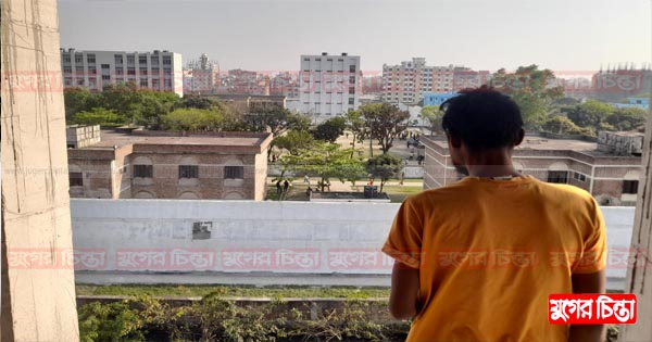 যেখান থেকে কারাগারে মাদক ছোঁড়া যায়