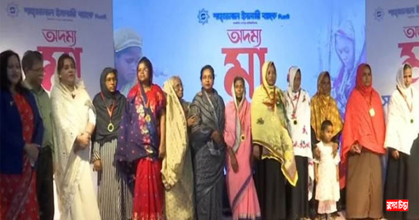 মায়ের দোয়া নিলে চূড়ান্ত সফলতা: আইভী