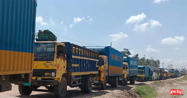 রূপগঞ্জে দুই মহাসড়কে নিত্যদিনের তীব্র যানজটে ভোগান্তি চরমে