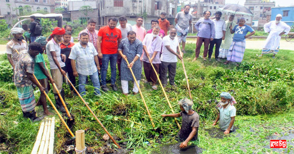 ফতুল্লার ৫নং ওয়ার্ডে জলাবদ্ধতা নিরসনে পানি নিষ্কাশন শুরু