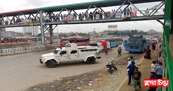 রাত হলে আরও ভয়ংকর হয়ে উঠে সাইনবোর্ড