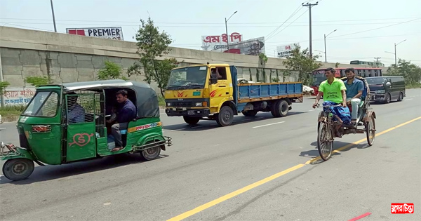 কাঁচপুর থেকে মেঘনা অরক্ষিত ঢাকা-চট্টগ্রাম মহাসড়ক