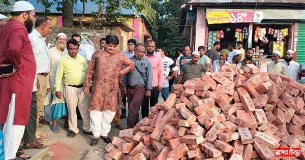 জনগণের দুর্ভোগ লাঘবে রাস্তা ব্রীজ মেরামত পরিদর্শন করেন এমপি খোকা