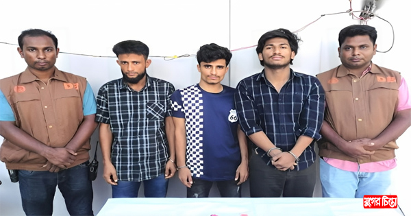 ডিবি পুলিশের অভিযানের মাদকসহ তিন রোহিঙ্গা আটক