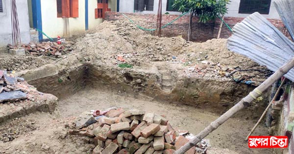 নির্মাণাধীন বাড়িতে ৫লাখ টাকা&nbsp;চাঁদা দাবি, নির্মাণ কাজে বাধা