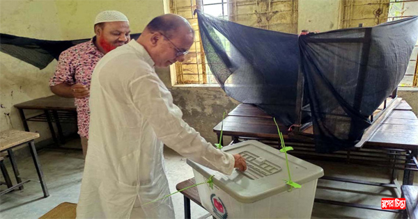 রূপগঞ্জ উপজেলা পরিষদ নির্বাচনে ভোট দিলেন আবদুল হাই