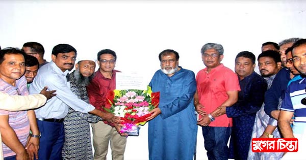 সেলিমের নেতৃত্বে এমপি সেলিম ওসমানকে ফুলেল শুভেচ্ছা