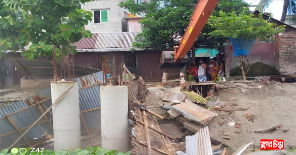 শীতলক্ষ্যায় ২৭ টি অবৈধ স্থাপনা উচ্ছেদ, জরিমানা