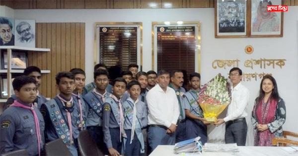 ফুলেল শুভেচ্ছা জানান বাংলাদেশ স্কাউটস নারায়ণগঞ্জ