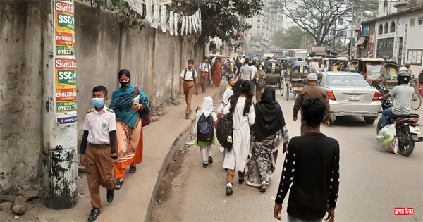 সিরাজউদ্দৌলা সড়কে পথচারীদের স্বস্তি