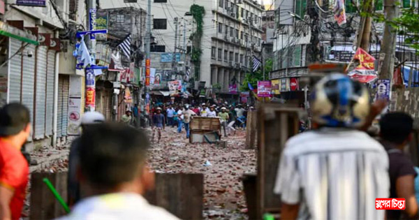 দেশের সব বিশ্ববিদ্যালয় বন্ধ ঘোষণা, হল ত্যাগের নির্দেশ