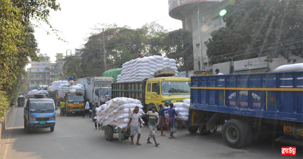 নিতাইগঞ্জে সিন্ডিকেট ভেঙ্গে পড়েছে বন্ধ হয়েছে ট্রাকে চাঁদাবাজি