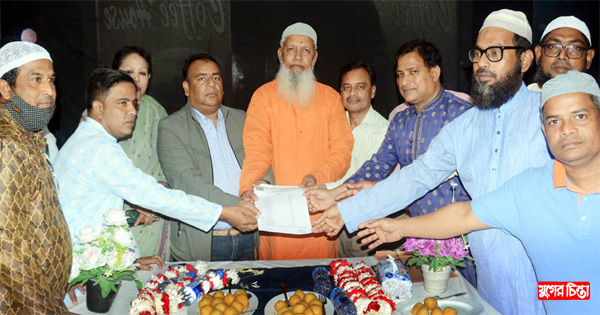 সিদ্ধিরগঞ্জর ৯নং ওয়ার্ড বিএনপির নেতৃবৃন্দের কাছে কমিটি হস্তান্তর