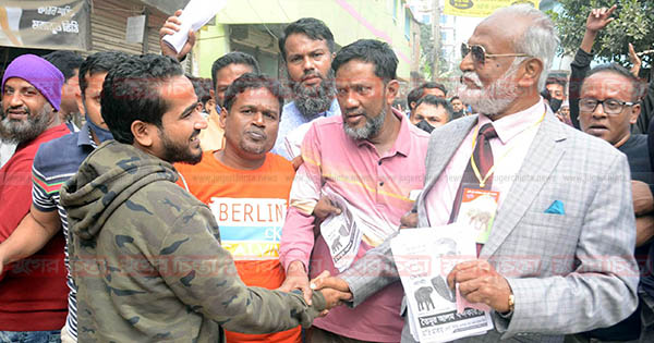 ট্যাক্স, পানির বিল সব কমাবেন  তৈমূর, পা খুব শক্ত