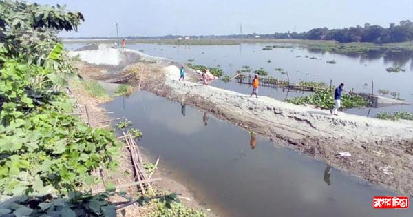 লাঙ্গলবন্দে ব্রহ্মপুত্র নদ দখলের কাজ বন্ধ করলো প্রশাসন