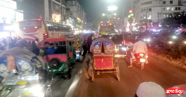 শেষ মুহুর্তের কেনাকাটায় &nbsp;যানজটে ভোগান্তি