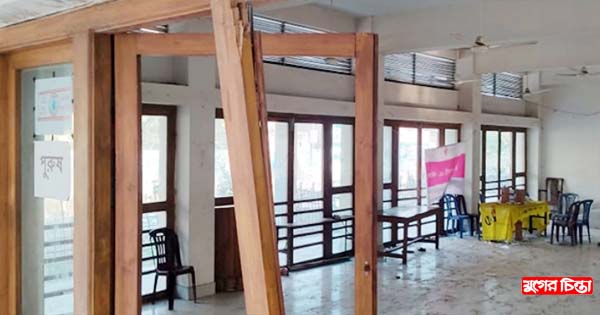 সদর উপজেলায় টিকার বুথে হামলা