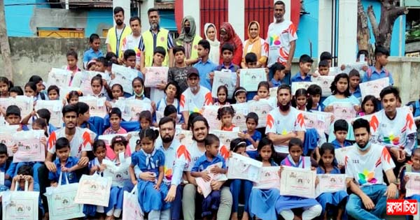 পাঁচশত শিশুকে পেশকার ওয়েলফেয়ার ফাউন্ডেশনের ঈদ উপহার বিতরণ