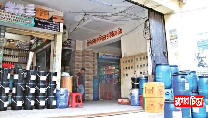 কেমিক্যাল বিস্ফোরণের ঝুঁকিতে টানবাজার
