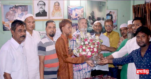 সাইফুল্লাহ বাদলকে ইউনিয়ন আ&rsquo;লীগের নেতৃবৃন্দের ফুলেল শুভেচ্ছা