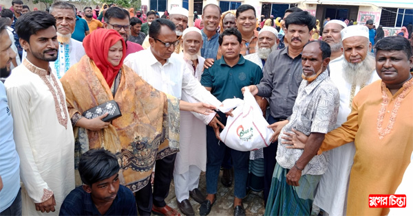 বসুন্ধরা ও রংধনু গ্রুপের উদ্যোগে&nbsp;পাঁচ হাজার&nbsp;পরিবারে খাদ্য বিতরণ