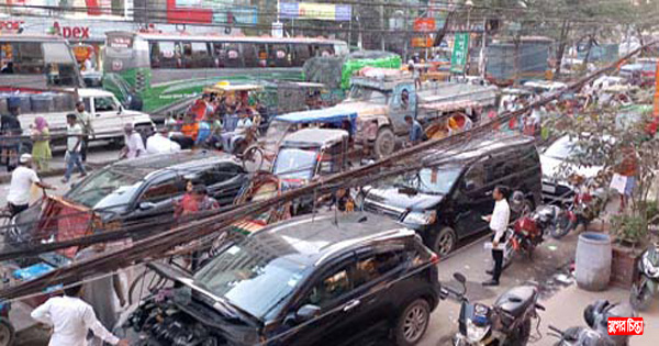 শহরে অবৈধ স্ট্যান্ডে যানজটের ভোগান্তি