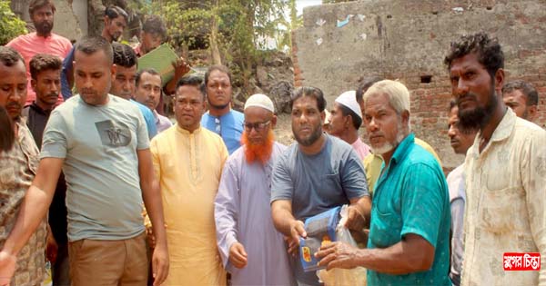 ফতুল্লায় ট্রলার বাল্কহেড শ্রমিক ইউনিয়নের ঈদ সামগ্রী বিতরণ