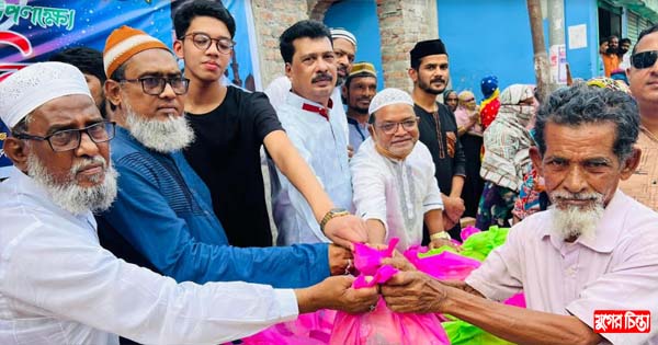 জাকির খানের পক্ষ থেকে ঈদ সামগ্রী বিতরণ