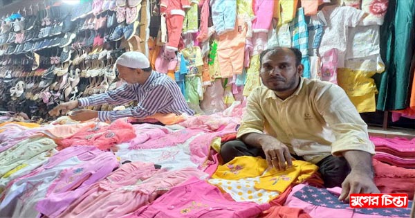 বেড়েছে শীতবস্ত্র আর জুতা বিক্রি
