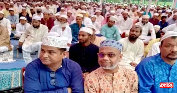 ঘারমোড়ায় বৃহত্তর ঈদের জামাতে অংশগ্রহণ করে খুশি মুসল্লিরা