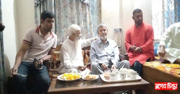 বীরমুক্তিযোদ্ধা কামাল হোসেনকে দেখতে বাসায় মাওলানা মঈনুদ্দিন আহমেদ