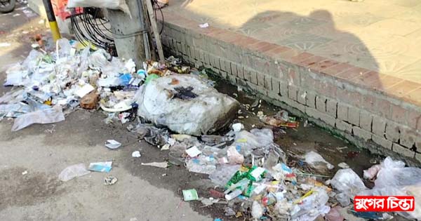 প্লাস্টিকের বর্জ্যে শহরে অস্থায়ী জলাবদ্ধতা