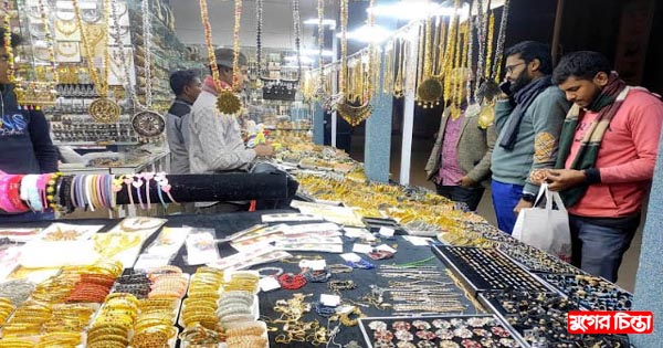 ছাড়ের ছড়াছড়িতেও ক্রেতা কম