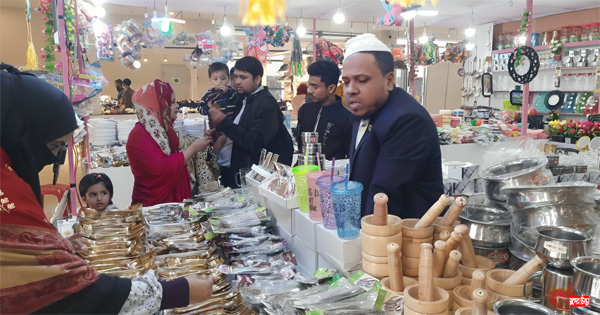 সরকারী ছুটির দিনে বাণিজ্য মেলায় বিক্রি কম