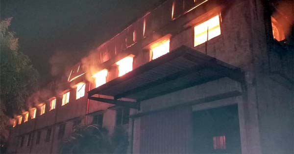 রূপগঞ্জে পোশাক কারখানায় আগুন