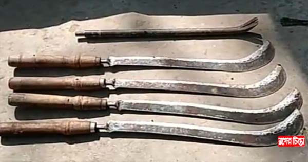 আড়াইহাজারে বিপুল পরিমাণ ধারালো অস্ত্র উদ্ধার
