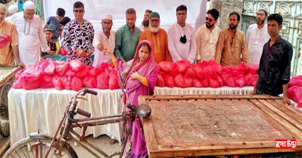 ইসদাইর একতা দুস্থ কল্যান সংস্থার উদ্যোগে ঈদ উপহার সামগ্রী বিতরণ