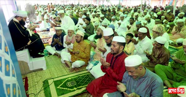 খানপুর হাসপাতাল রোডে ঈদ জামাত অনুষ্ঠিত