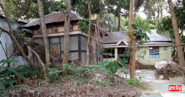 তথ্য গোপন করে গরীবের ঘর পেলেন রূপালি!