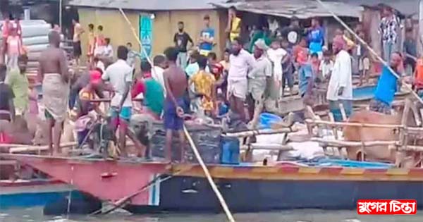 জোরপূর্বক ট্রলার আটকে বেপারীদের ভয় দেখাচ্ছে অপু