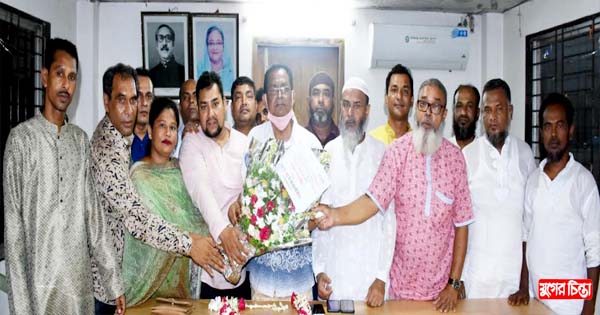 আনোয়ার হোসেনকে ২৩নং ওয়ার্ড আ&rsquo;লীগের ফুলেল শুভেচ্ছা