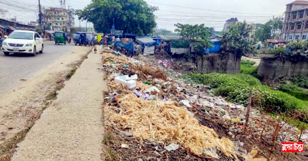 ময়লার ভাগাড়ে পরিণত হয়েছে কদমতলীপুল বাসস্ট্যান্ড