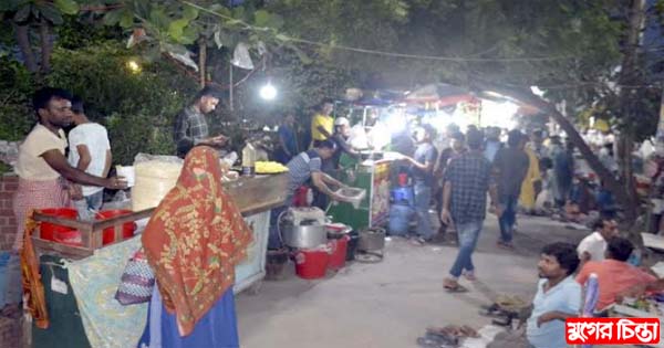 ৩৬ লাখ টাকার বঙ্গবন্ধু চত্বর এখন হকারদের দখলে